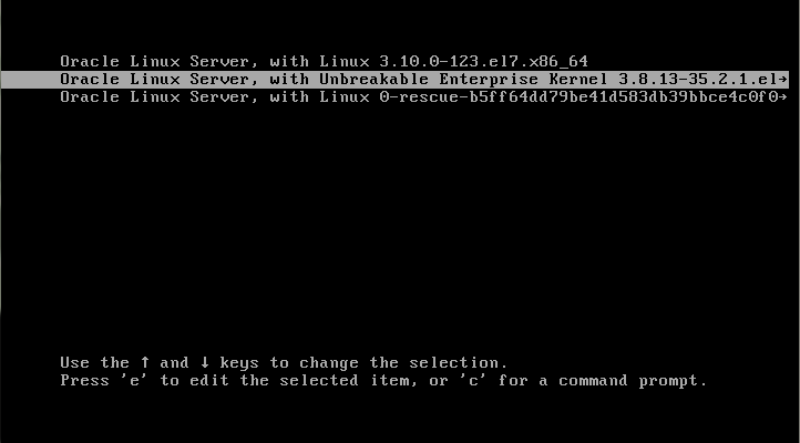The figure shows the GRUB menu with the UEK boot option selected.